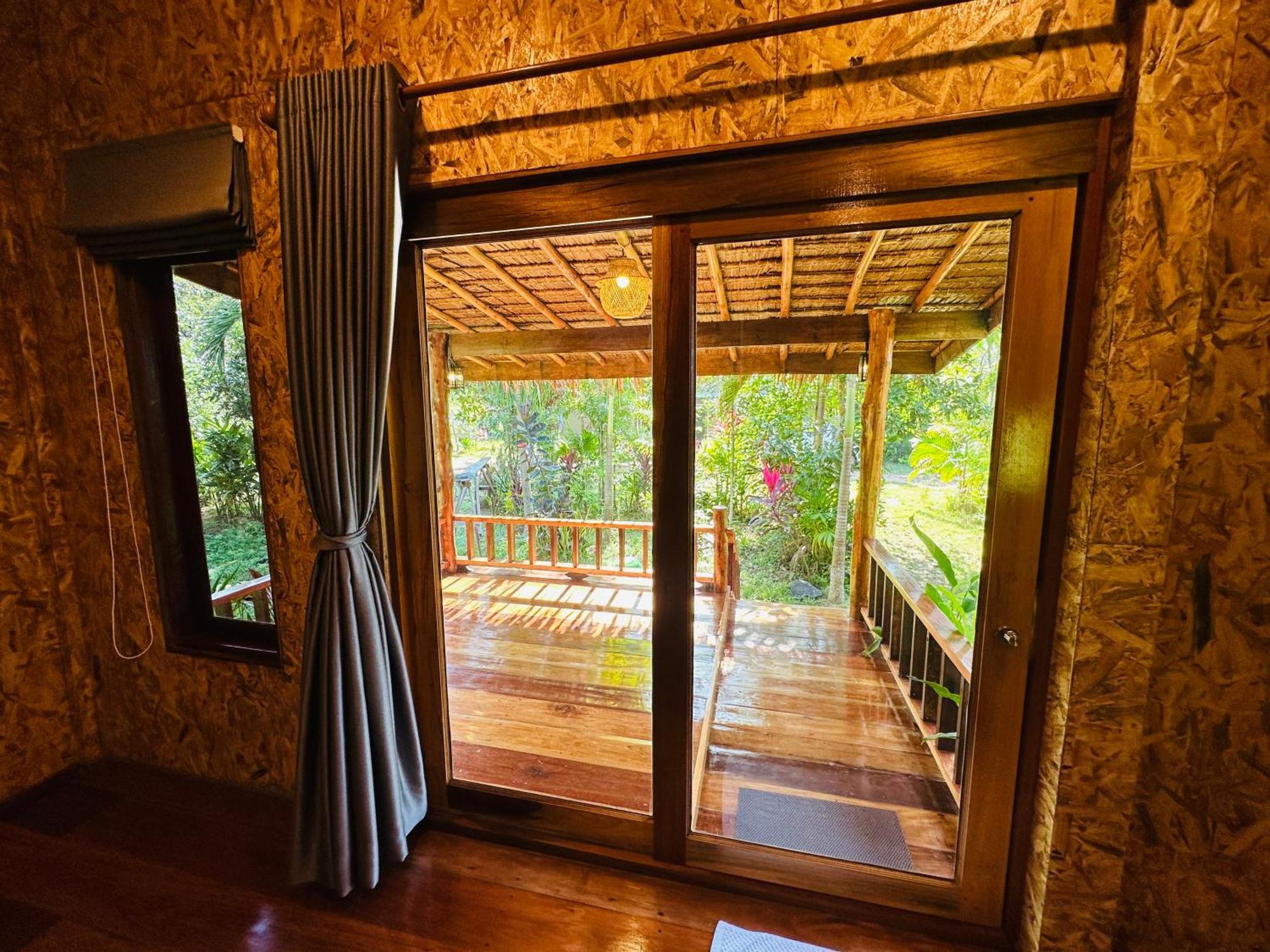 Koh Jum Bungalow & Hostel Luaran gambar