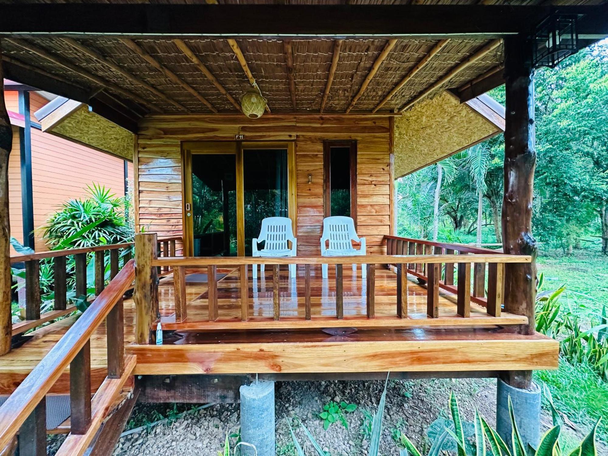 Koh Jum Bungalow & Hostel Luaran gambar