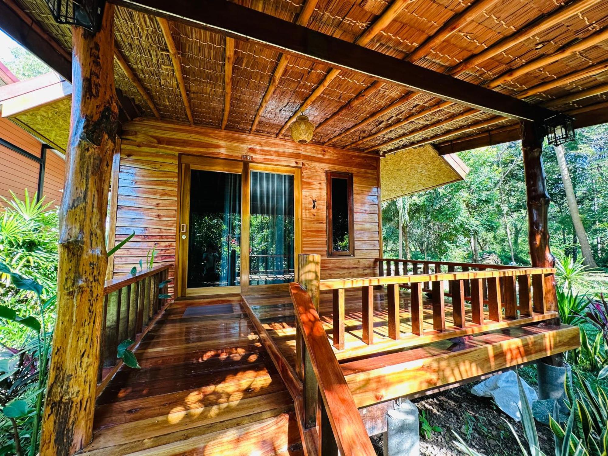 Koh Jum Bungalow & Hostel Luaran gambar