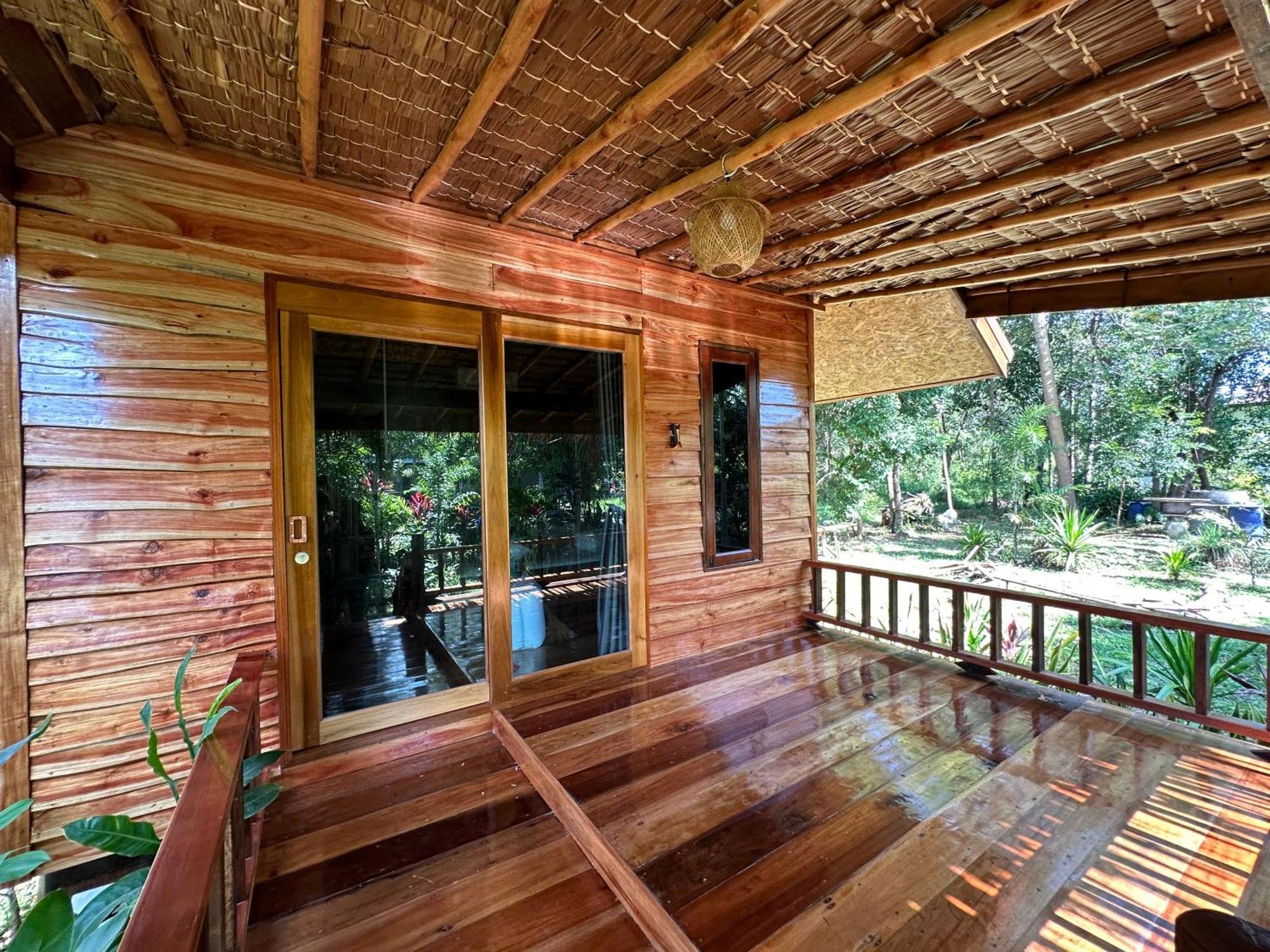 Koh Jum Bungalow & Hostel Luaran gambar
