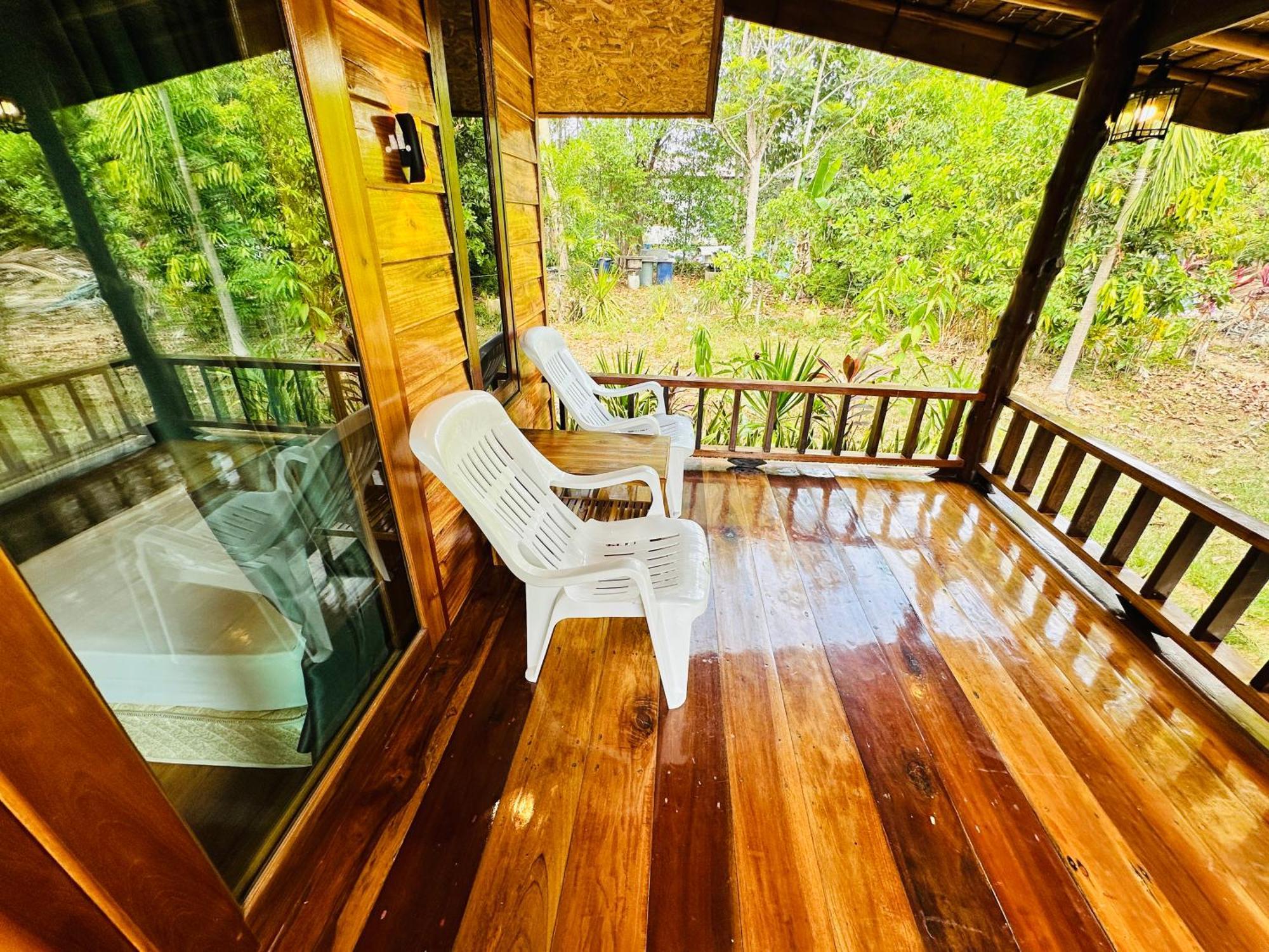Koh Jum Bungalow & Hostel Luaran gambar